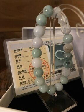 Jade Bead Stretch Bracelet - Pale Green and White